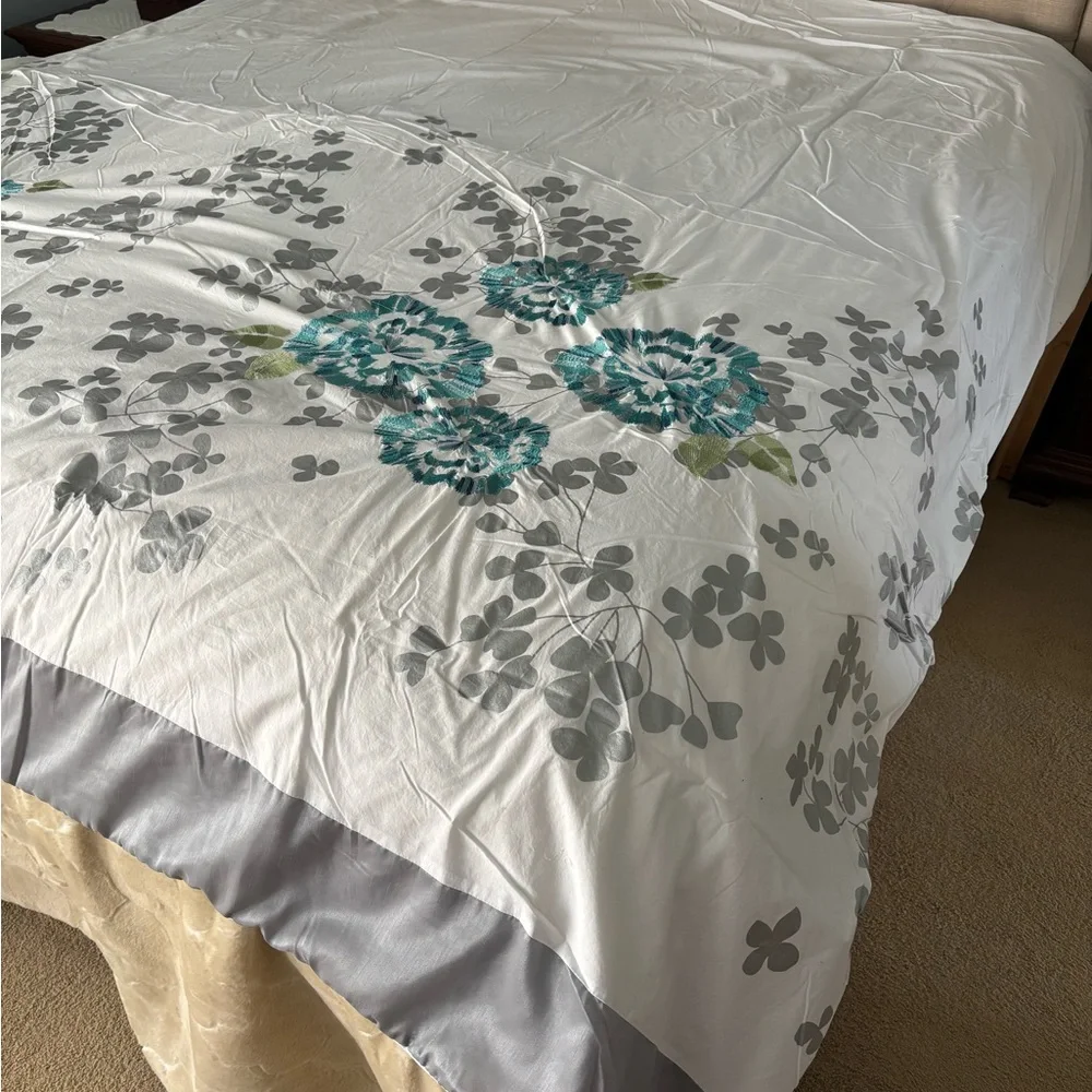 Floral Duvet Cover - White, Gray, and Blue